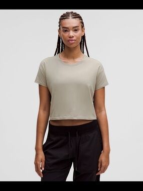 NWT Lululemon cates tee in riverstone sz 6